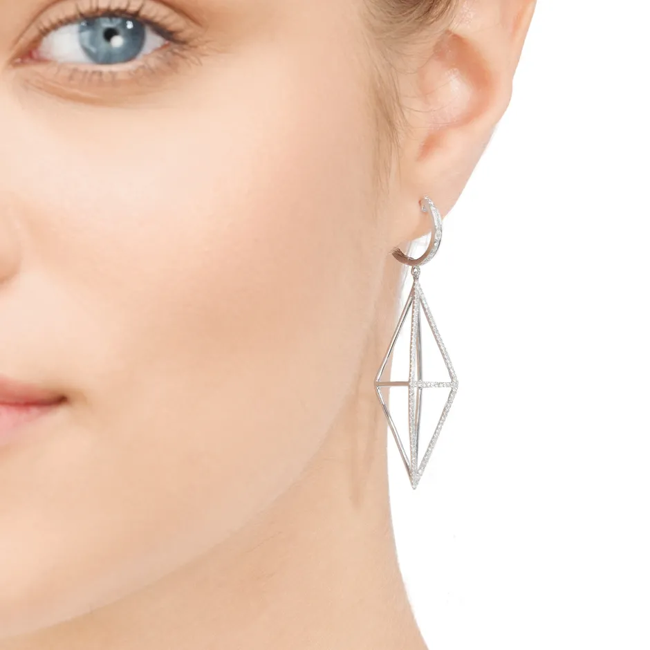 ohrringe_trapez_mit_diama_5-1.webp Ohrringe Trapez mit Diamanten, 18 Karat Rosegold-LEAF Best
