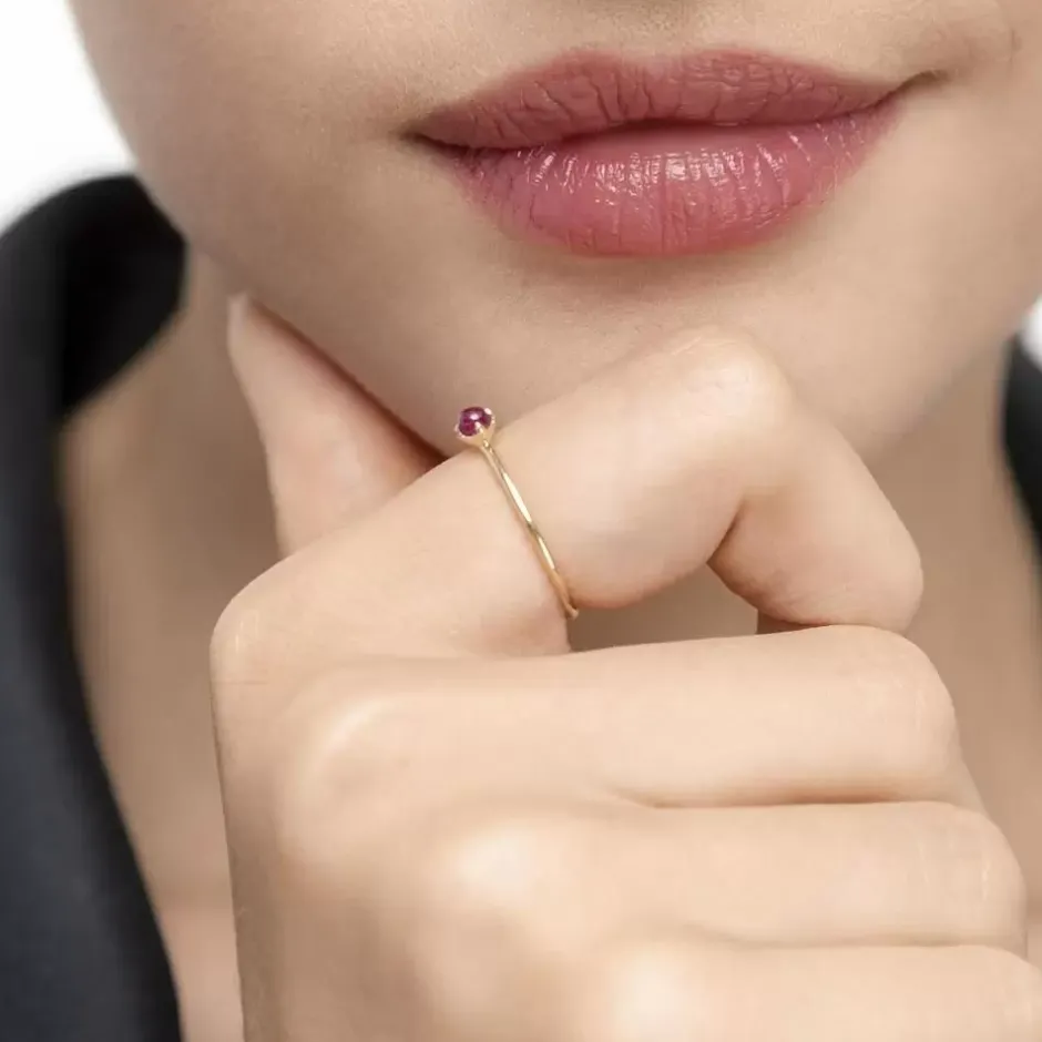 ring_cabochon__karat_gelb_3-2.webp Ring Cabochon, 14 Karat Gelbgold, Rubin-LEAF Sale