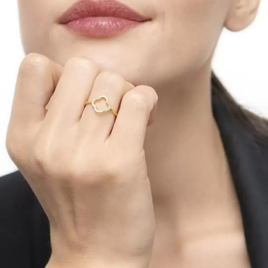ring_kleeblatt_mit_diaman_1-2.webp Ring Kleeblatt mit Diamanten, 18 Karat Gelbgold-LEAF Hot