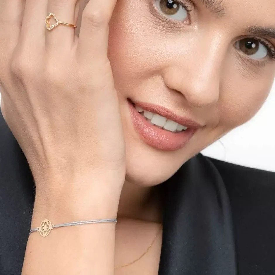 ring_kleeblatt_mit_diaman_3-2.webp Ring Kleeblatt mit Diamanten, 18 Karat Gelbgold-LEAF Hot