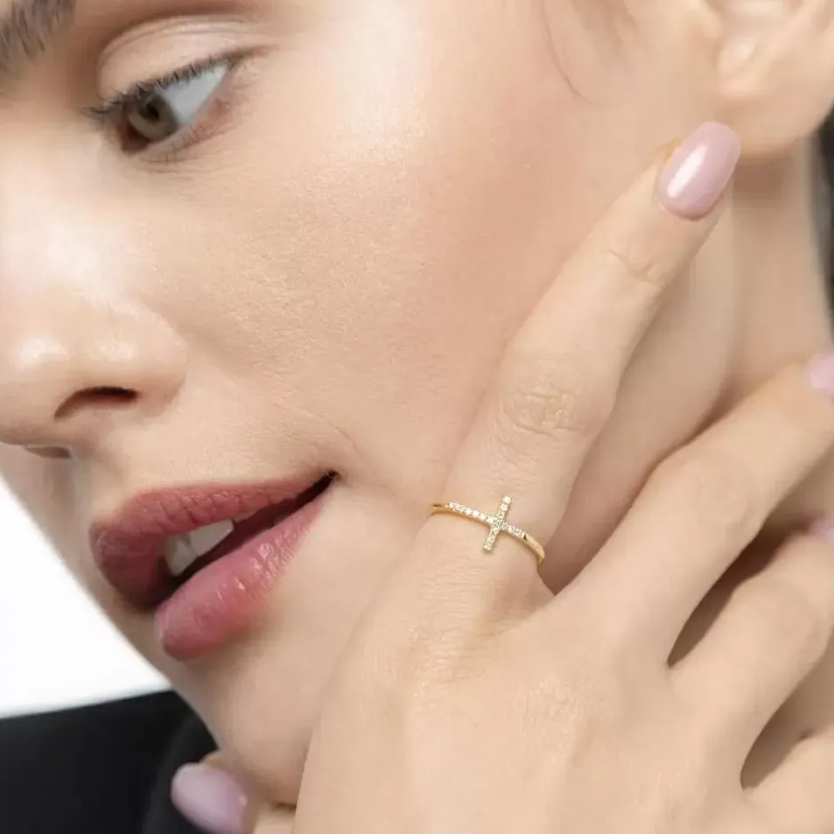 ring_kreuz_mit_diamanten__1-2.webp Ring Kreuz mit Diamanten, 18 Karat Gelbgold-LEAF Best