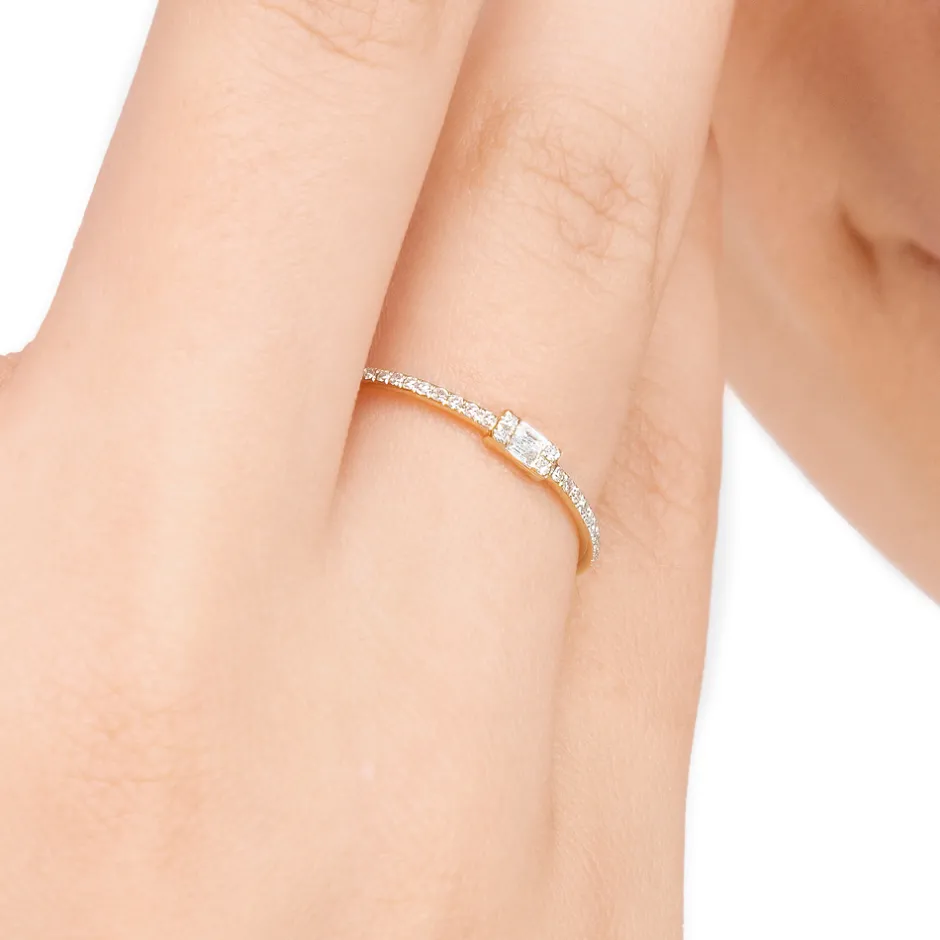 ring_mit_diamanten_tiny_b_1-2.webp Ring mit Diamanten, Tiny Baguette, 14 Karat Gelbgold-LEAF Sale
