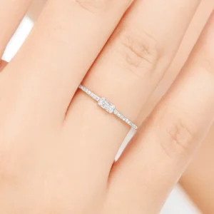 Ring mit Diamanten, Tiny Baguette, 14 Karat Weißgold-LEAF Clearance