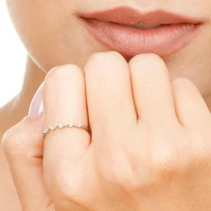 Verlobungsring mit 5 Diamanten, 14 Karat Gelbgold-LEAF Sale