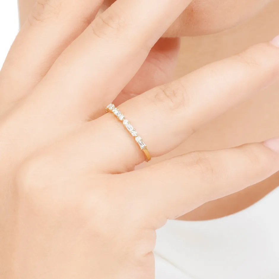 verlobungsring_mit_baguet_1.webp Verlobungsring mit Baguette Diamanten, 14 Karat Gelbgold-LEAF Online