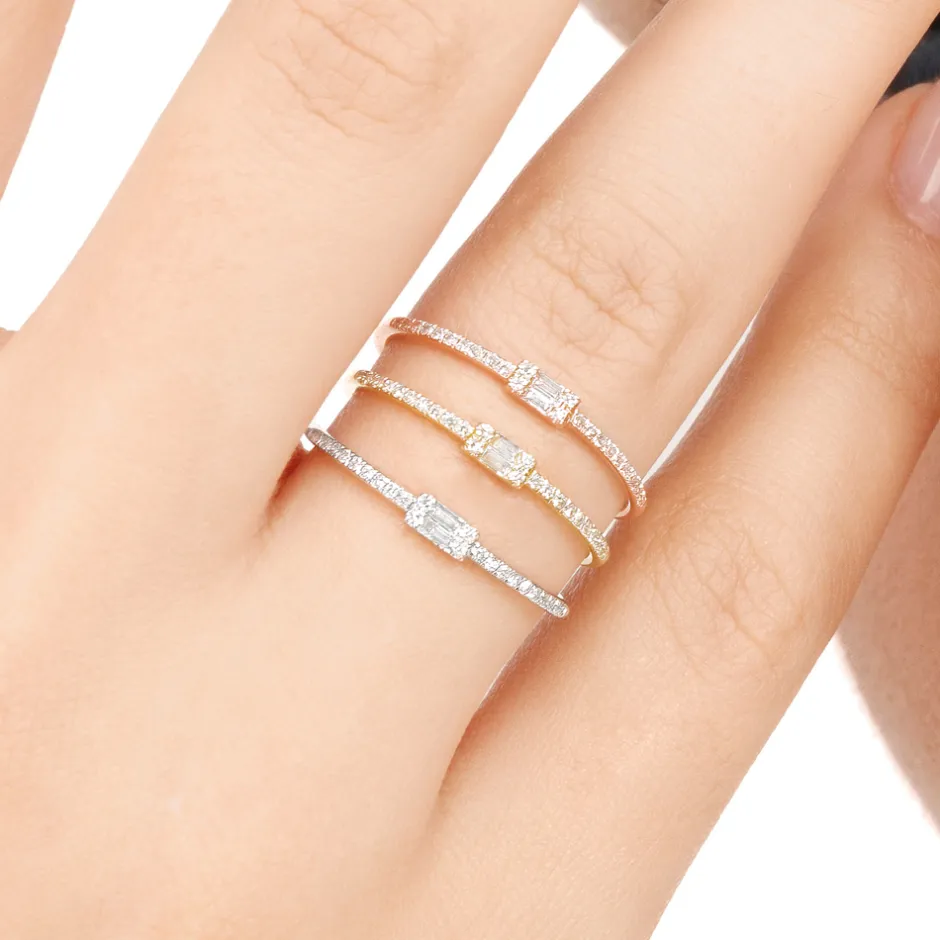 verlobungsring_mit_diaman_3.webp Verlobungsring mit Diamanten, Tiny Baguette, 14 Karat Weißgold-LEAF Sale