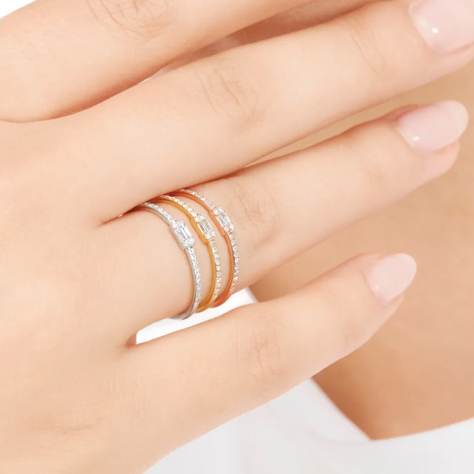 verlobungsring_mit_diaman_4.webp Verlobungsring mit Diamanten, Tiny Baguette, 14 Karat Weißgold-LEAF Sale